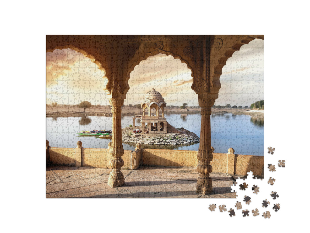 Puzzle 1000 pezzi „Archi di pietra e templi nel lago Gadi Sagar vicino a Jaisalmer, Rajasthan, India“