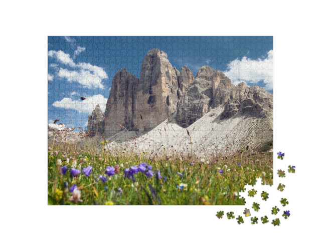 Puzzle 1000 pezzi „Tre cime con un bel prato fiorito, Dolomiti di Sesto, Alto Adige, vista sulle Dolomiti, Alpi italiane“