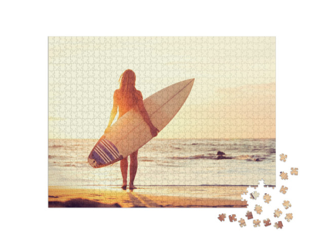 Puzzle 1000 pezzi „Surfista sulla spiaggia al tramonto“