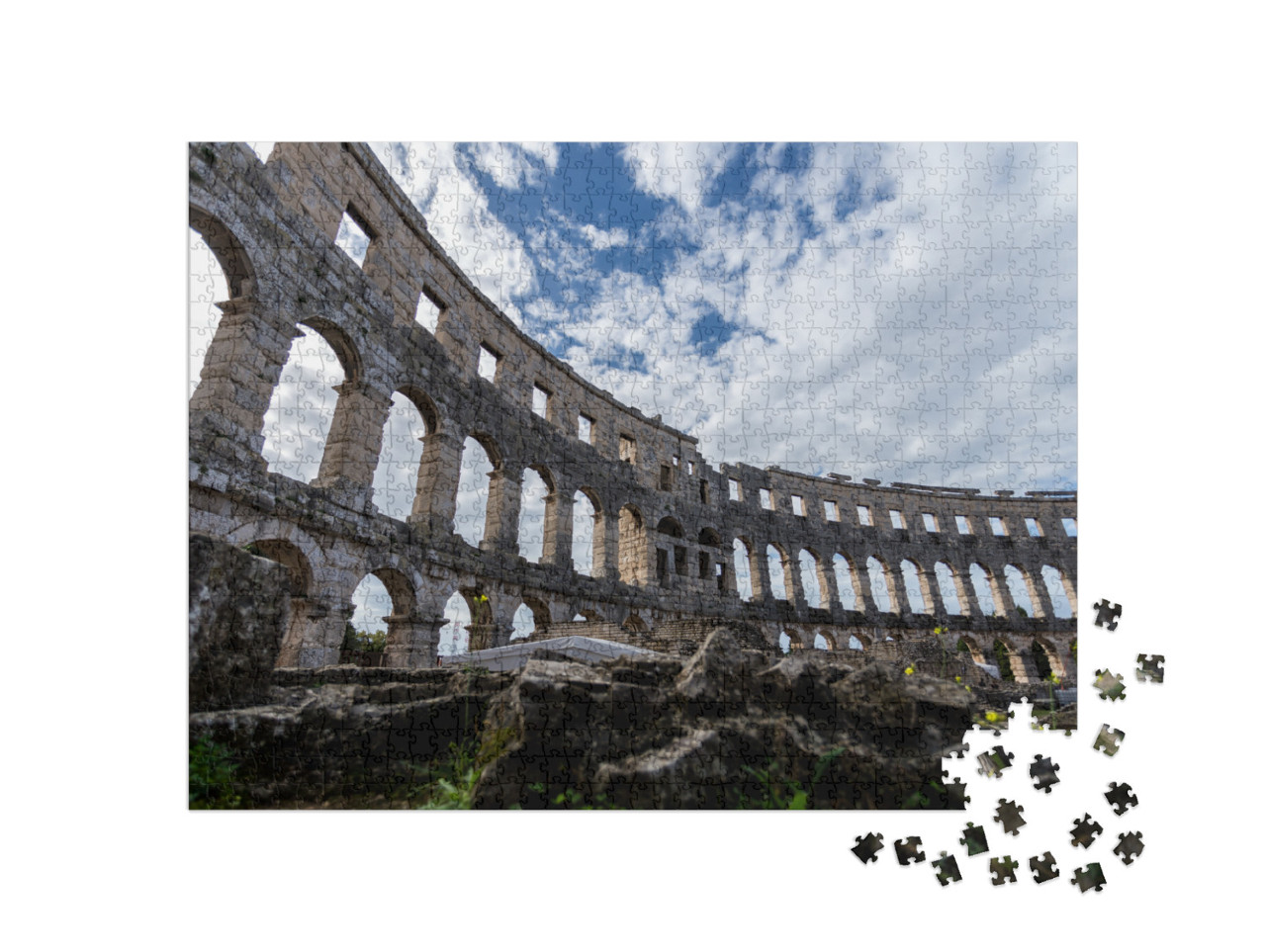 Puzzle 1000 pezzi „Cielo e pietra. Autunno mite a Pola in Croazia. All'interno dell'anfiteatro di Pola“