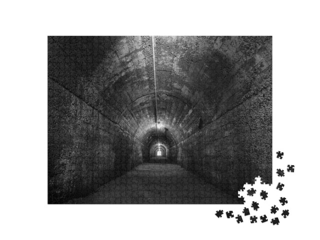Puzzle 1000 pezzi „Storico tunnel bunker della Seconda Guerra Mondiale“