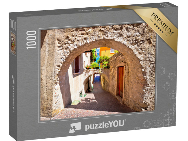 Puzzle 1000 pezzi „Antica strada in pietra di Limone sul Garda vista, Lago di Garda, Lombardia, Italia“