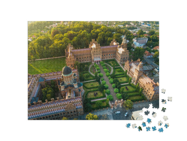 Puzzle 1000 pezzi „Tramonto all'Università Yury Fedkovych, Chernivtsi, Ucraina“