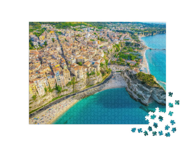 Puzzle 1000 pezzi „Tropea, Italia: Chiesa di Santa Maria dell'Isola. Monastero e costa con acqua azzurra e cristallina“
