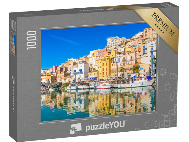 Puzzle 1000 pezzi „Sciacca, Sicilia, Italia con riflessi d'acqua al porto.“