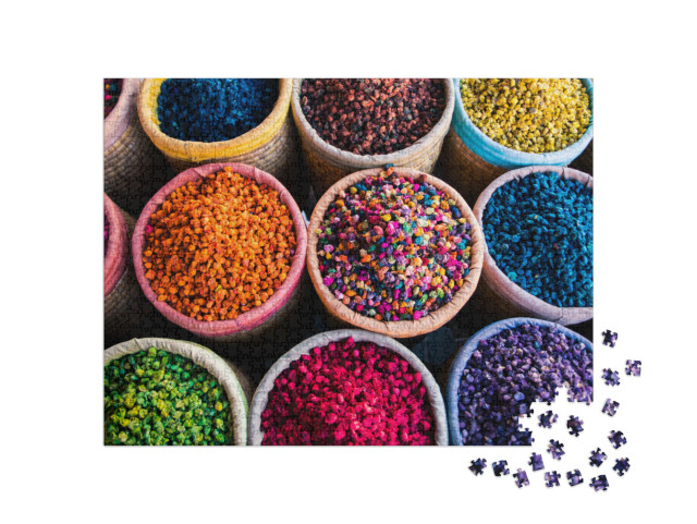 Puzzle 1000 pezzi „Spezie colorate in cesti rotondi, suk“