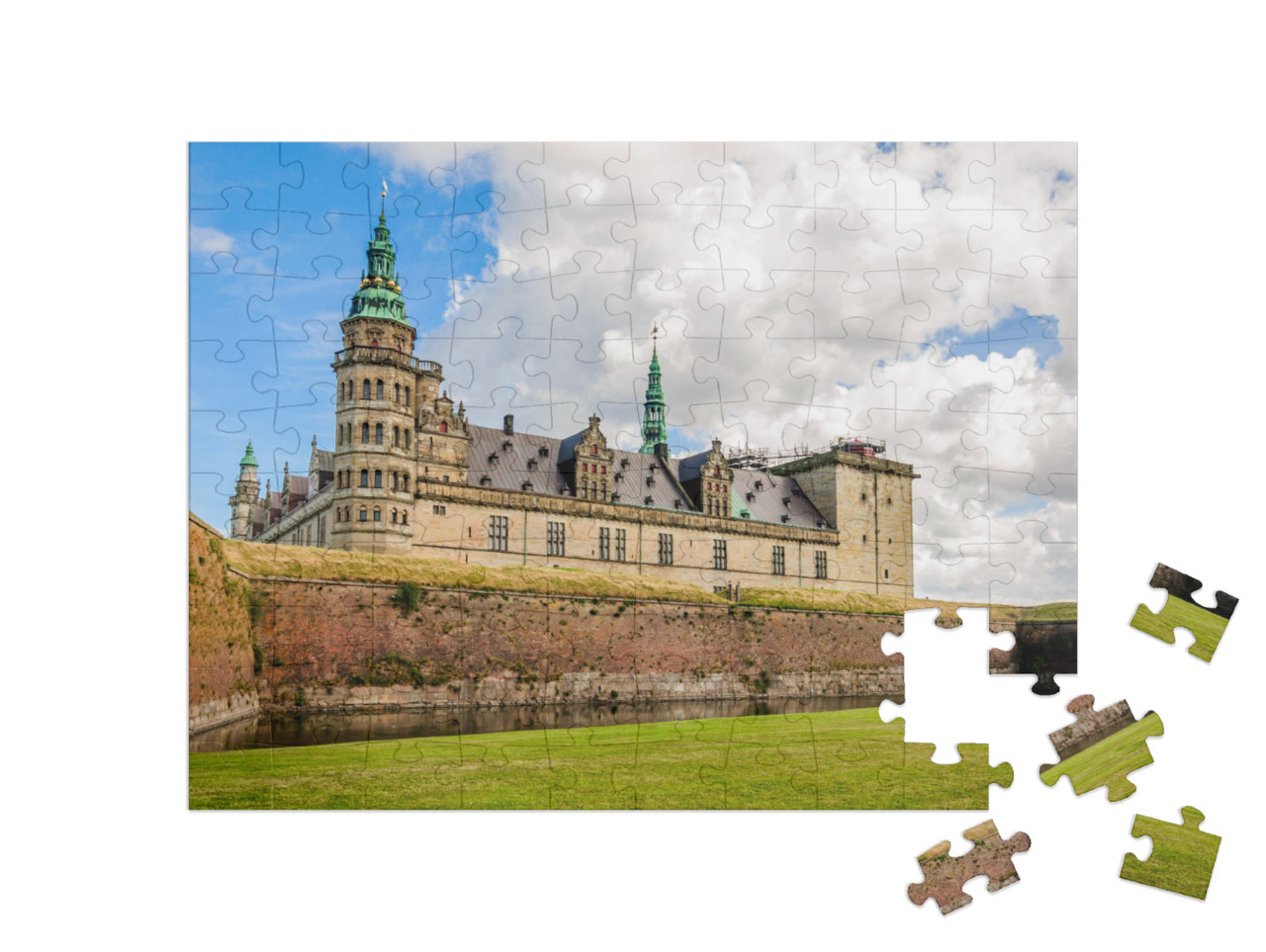 Puzzle 100 pezzi „Vista panoramica del muro di mattoni intorno al castello di Kronborg a Helsingor“