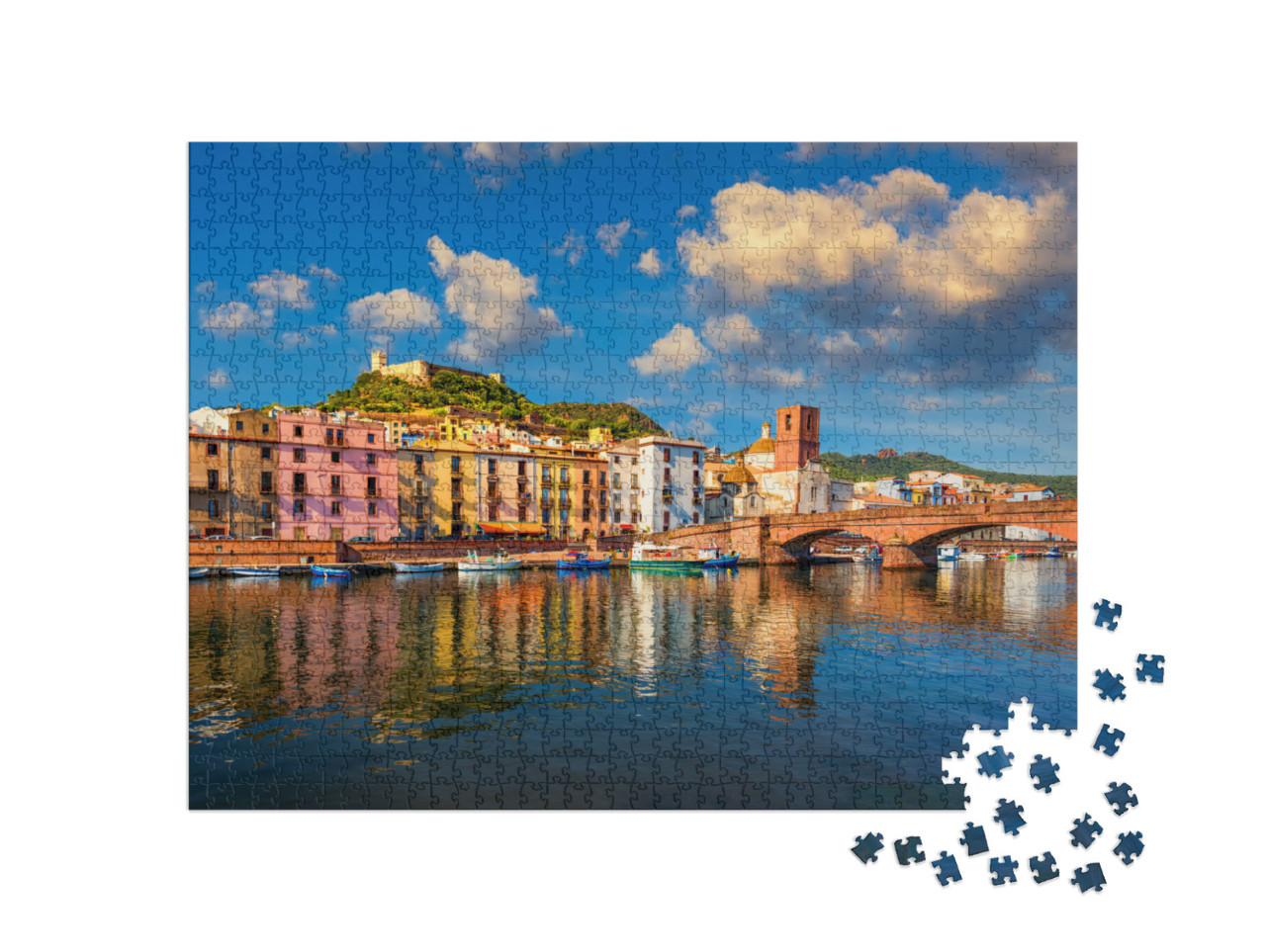Puzzle 1000 pezzi „Veduta aerea del bellissimo villaggio di Bosa con le sue case colorate, nel nord-ovest della Sardegna“