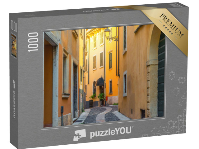 Puzzle 1000 pezzi „Strada medievale stretta e acciottolata con edifici gialli nella città di Verona, Veneto, Italia“