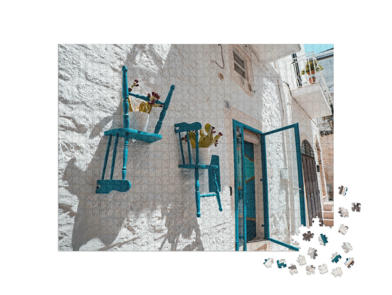 Puzzle 1000 pezzi „Tranquilla strada accogliente nella parte storica della città bianca di Ostuni, nel Sud Italia“