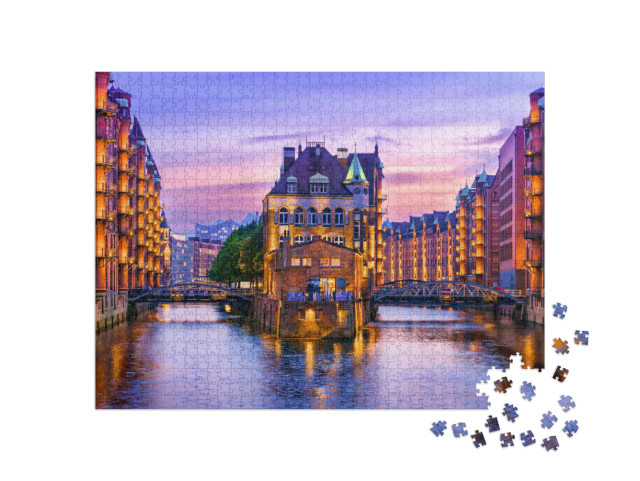 Puzzle 1000 pezzi „Il quartiere dei magazzini al tramonto nel porto di Amburgo, Germania“