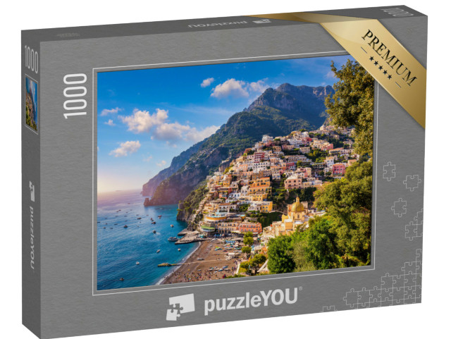 Puzzle 1000 pezzi „Veduta di Positano con la sua bellissima spiaggia e il mare blu sulla Costiera Amalfitana in Campania“