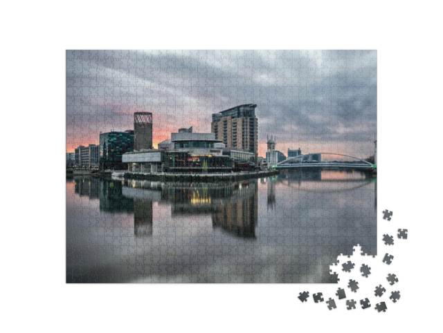 Puzzle 1000 pezzi „Mattinata tranquilla su Salford Quays, Manchester“