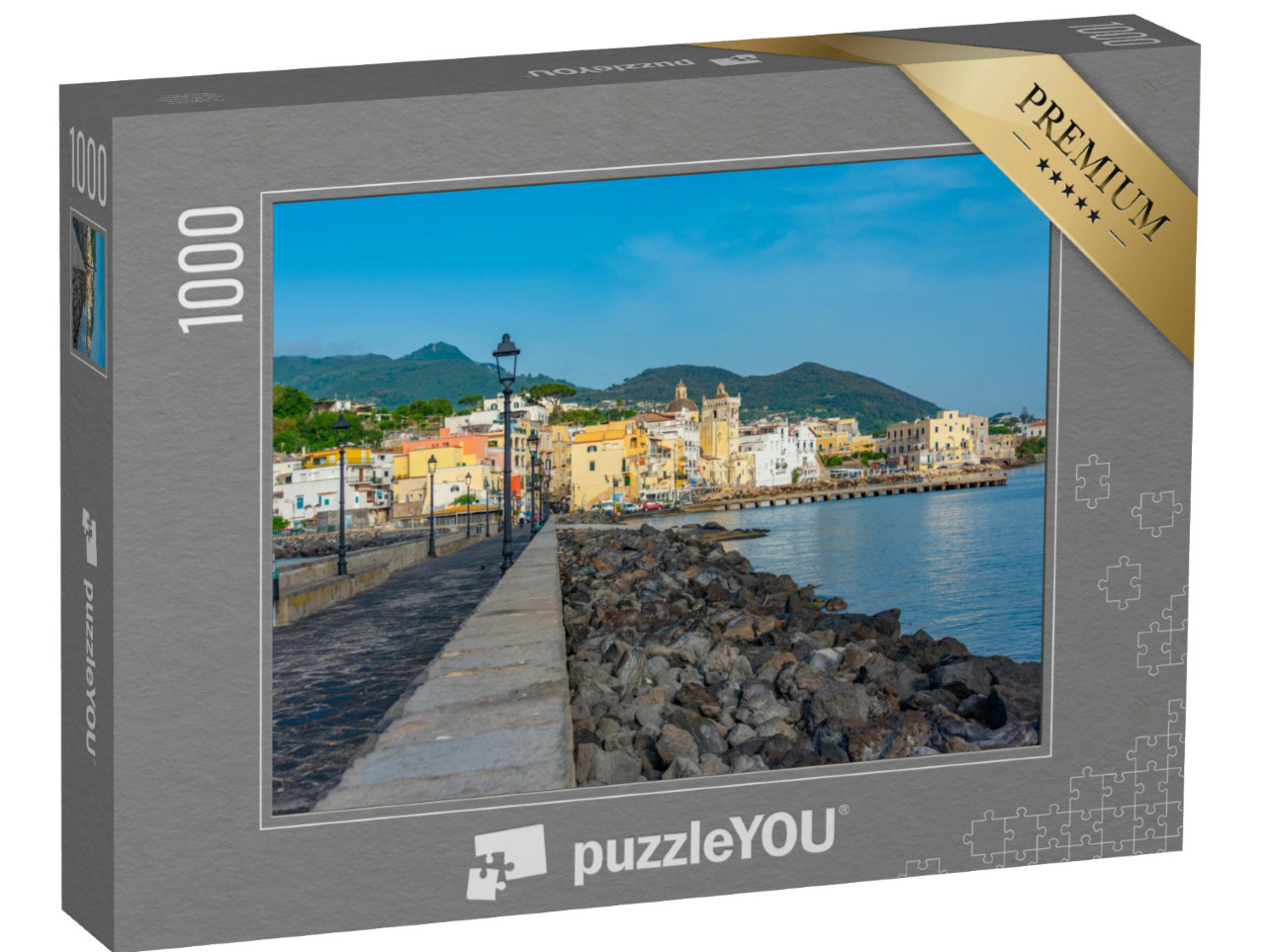 Puzzle 1000 pezzi „Veduta della città di Porto d'Ischia, che conduce al Castello Aragonese sull'isola d'Ischia, Italia.“
