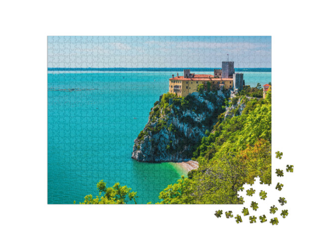 Puzzle 1000 pezzi „Golfo di Trieste. Alte scogliere Tra barche, rocce carsiche e antichi castelli. Duino. Italia“