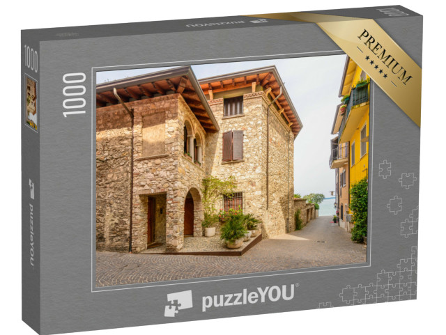 Puzzle 1000 pezzi „Vista della strada di una pittoresca cittadina a Sirmione, sul Lago di Garda.“