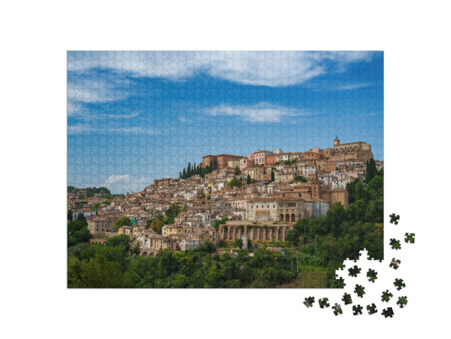 Puzzle 1000 pezzi „Veduta di Loreto Aprutino, città storica della provincia di Pescara, Abruzzo“